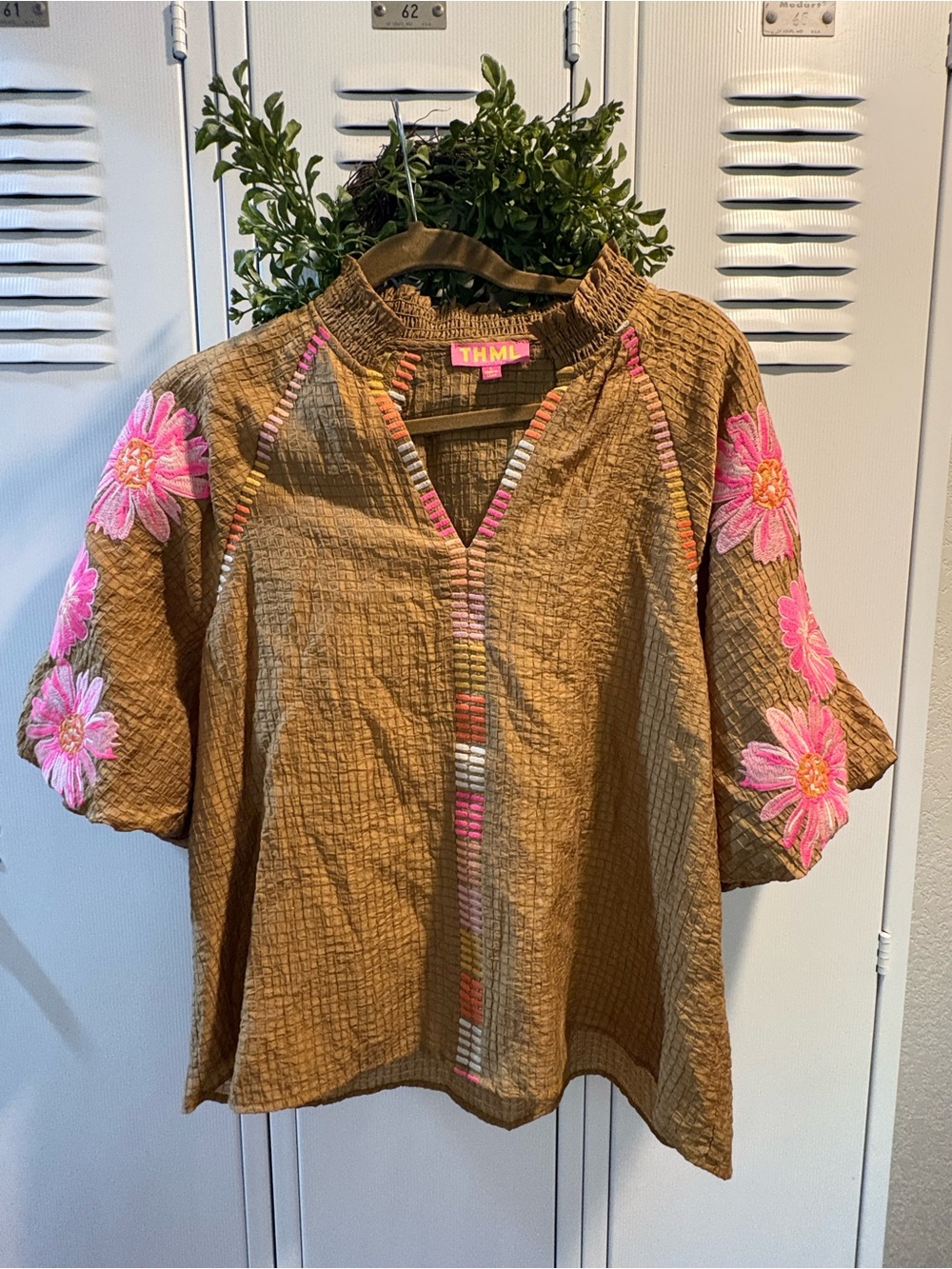 Like new The Sierra Embroidered Puff Sleeve Top by THML Sz Lg